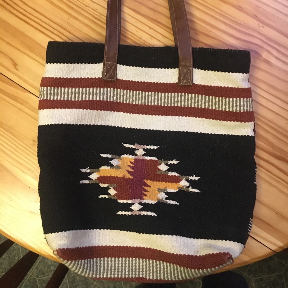 Woven print purse or bag with two leather straps!